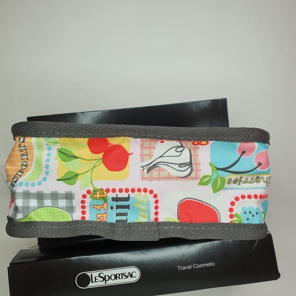 Lesportsac Boxed Travel Cosmetic Bag NWT - plus FREE GIFT - Picture 3 of 4